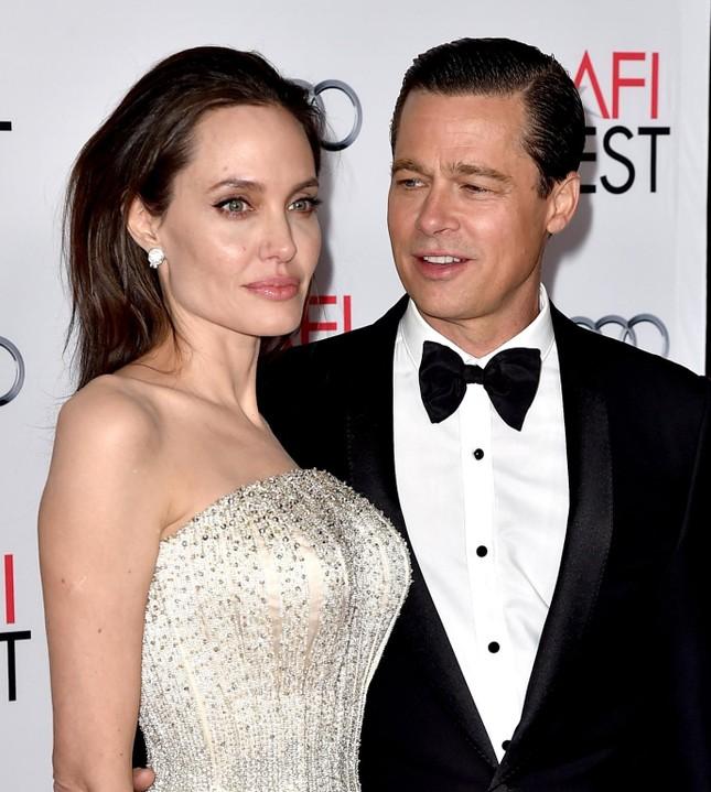 Vệ sĩ riêng tố cáo Angelina Jolie