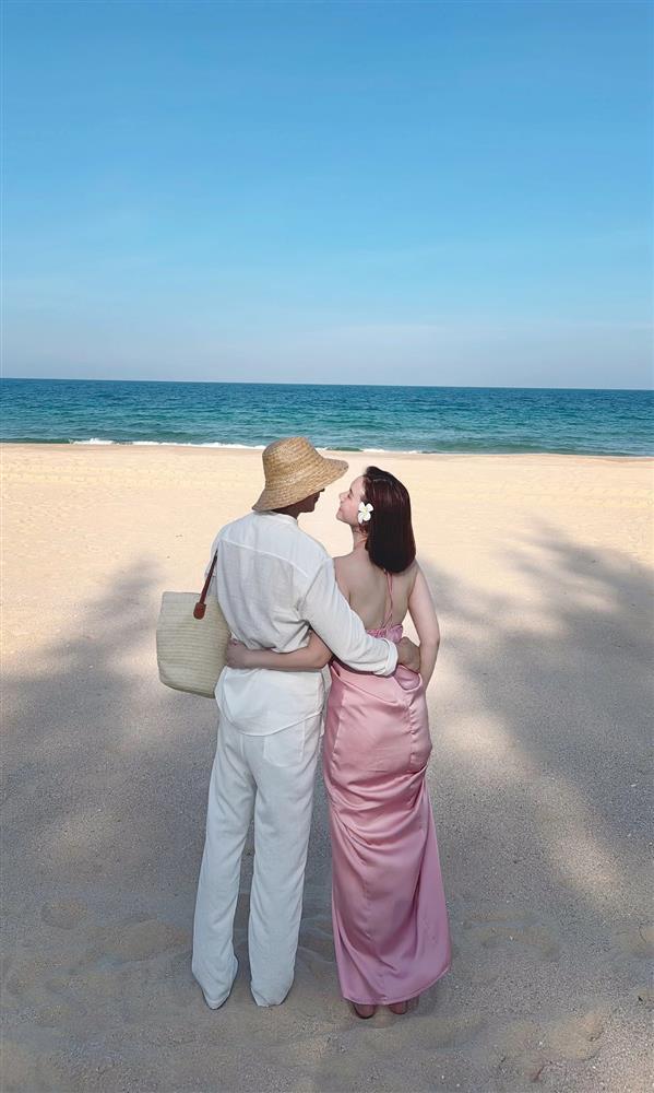 Diễn viên Hương Giang khoe vòng một nóng bỏng